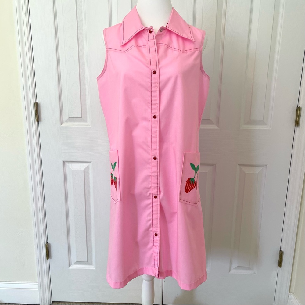 Vintage Danielle Pink Strawberry Patch Sleeveless Mod Vintage House Dress Robe - Picture 3 of 16